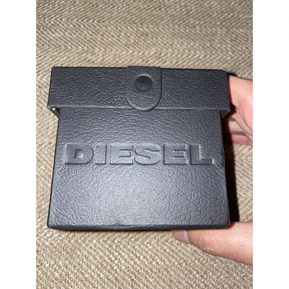 AUTHENTIC DIESEL BLACK SINGLE PRESENTATION WATCH BOX  And Watch‎ PILLOW